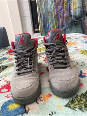 Nike Air Jordan 5 Men's Grey Suede Basketball Sneakers with Red Accent


No box